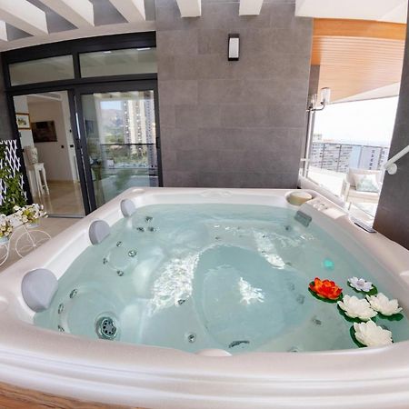 Apartamento Sunset Waves Benidorm Julieta Vistas Al Mar Premium 200 Mt2 Con Jacuzzi En Terraza Exterior foto