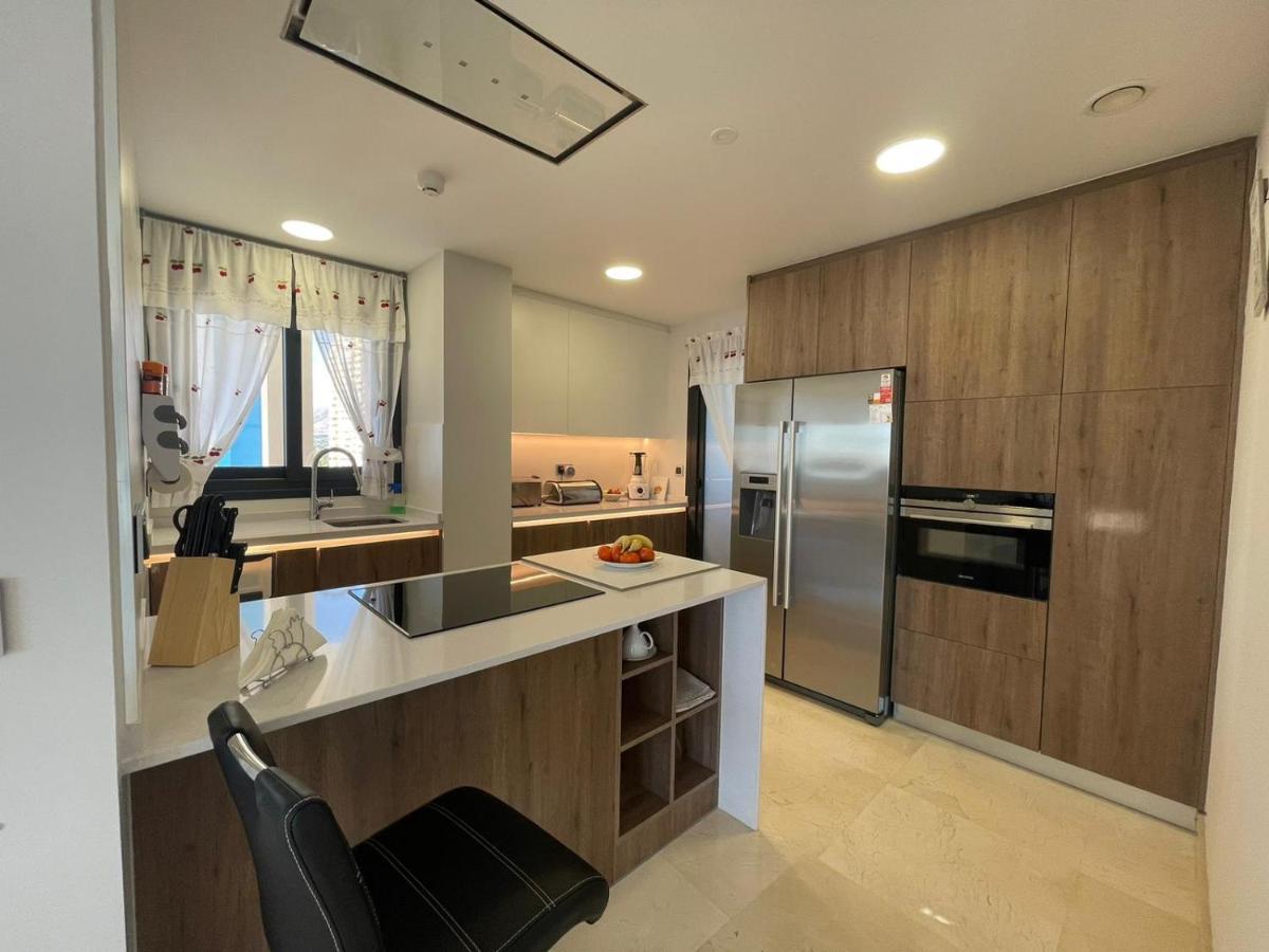Apartamento Sunset Waves Benidorm Julieta Vistas Al Mar Premium 200 Mt2 Con Jacuzzi En Terraza Exterior foto