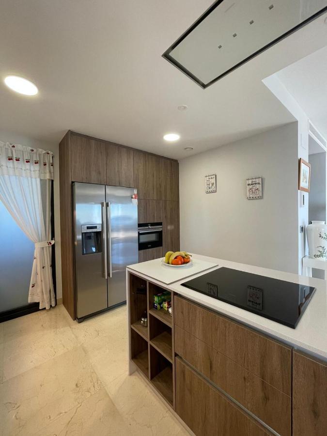 Apartamento Sunset Waves Benidorm Julieta Vistas Al Mar Premium 200 Mt2 Con Jacuzzi En Terraza Exterior foto