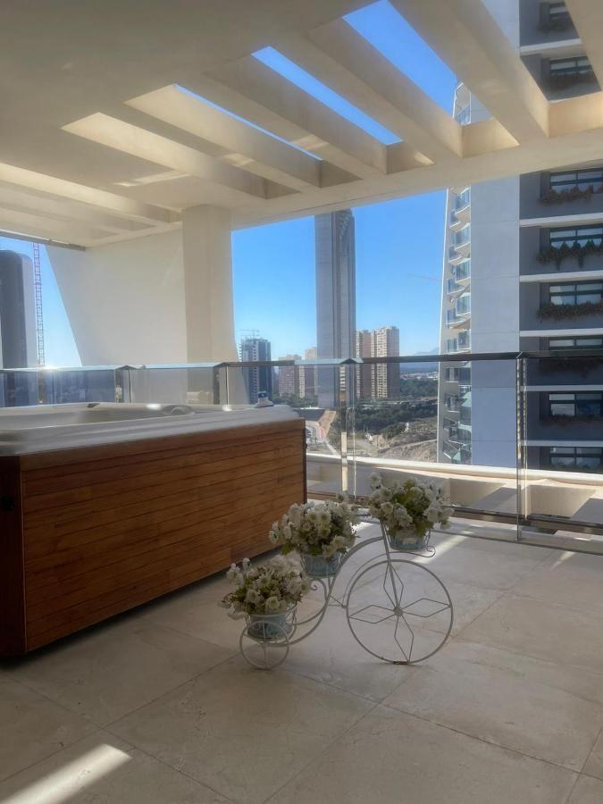 Apartamento Sunset Waves Benidorm Julieta Vistas Al Mar Premium 200 Mt2 Con Jacuzzi En Terraza Exterior foto