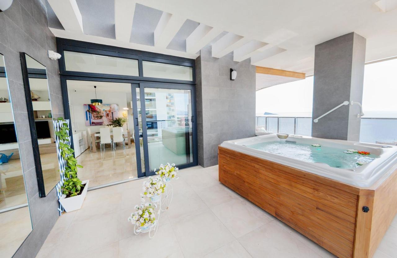 Apartamento Sunset Waves Benidorm Julieta Vistas Al Mar Premium 200 Mt2 Con Jacuzzi En Terraza Exterior foto