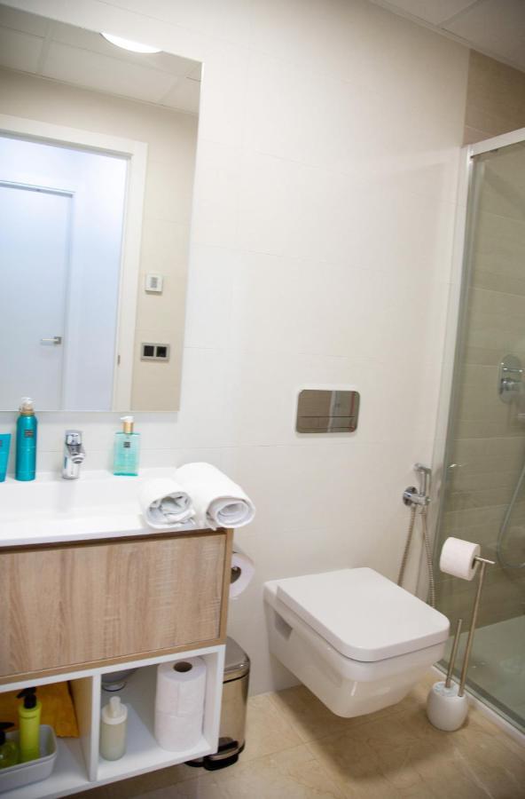 Apartamento Sunset Waves Benidorm Julieta Vistas Al Mar Premium 200 Mt2 Con Jacuzzi En Terraza Exterior foto