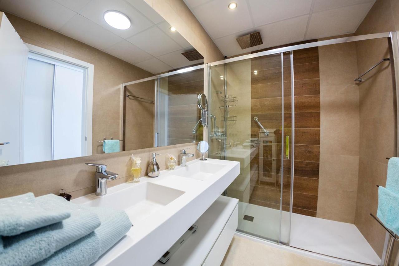 Apartamento Sunset Waves Benidorm Julieta Vistas Al Mar Premium 200 Mt2 Con Jacuzzi En Terraza Exterior foto