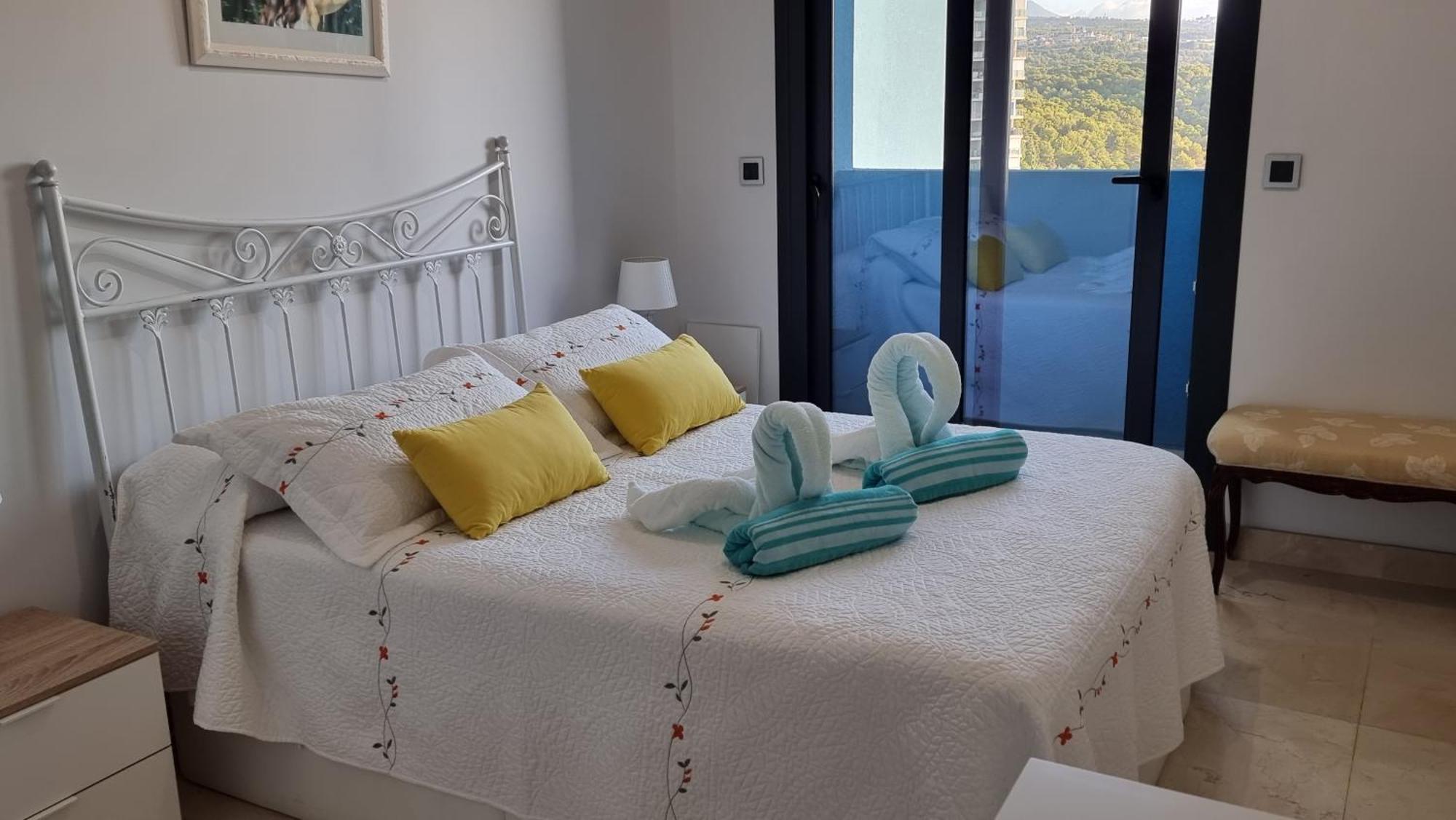Apartamento Sunset Waves Benidorm Julieta Vistas Al Mar Premium 200 Mt2 Con Jacuzzi En Terraza Exterior foto